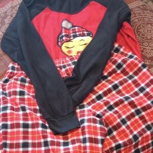 Chill Women's Red and Black Graphic Set